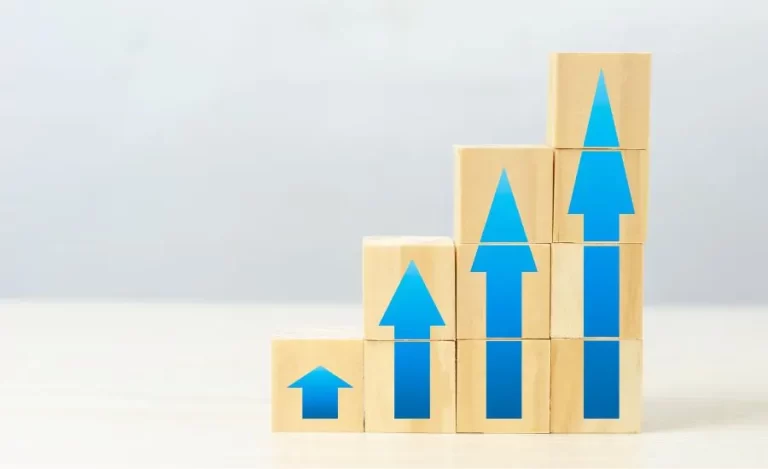 Image of upward trend displayed as woodblocks, increasing in height left to right, marked with upward pointing arrows.